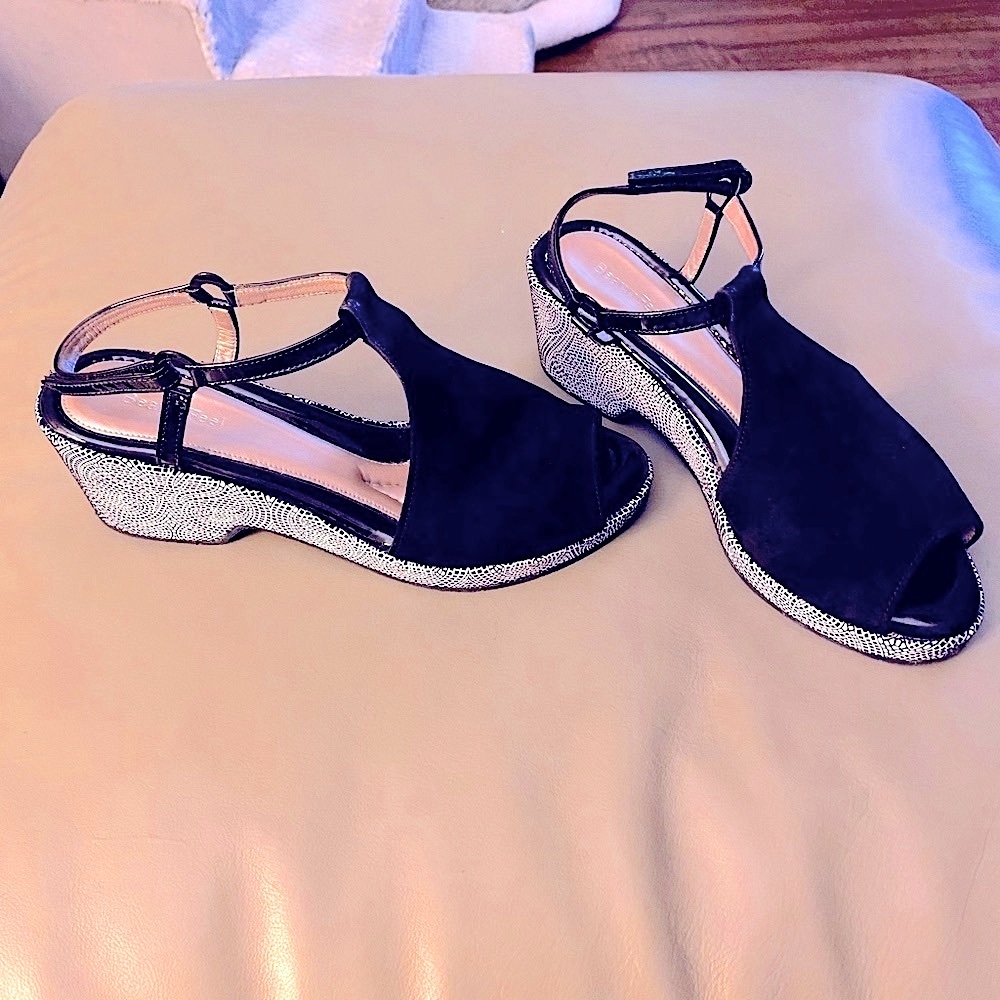 NWT  BEAUTIFEEL BLACK SUEDE, leather & patent leather platform dress shoes. EC